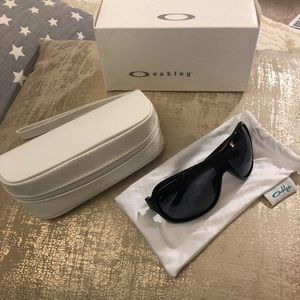 💖 Oakley Underspin polished black sunglasses 💖